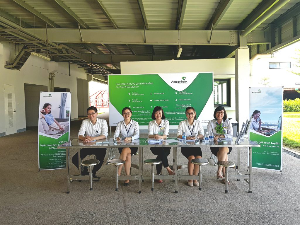 thời gian làm việc vietcombank