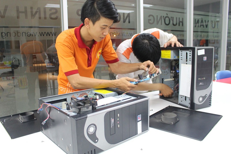 Việc làm kỹ thuật máy tính
