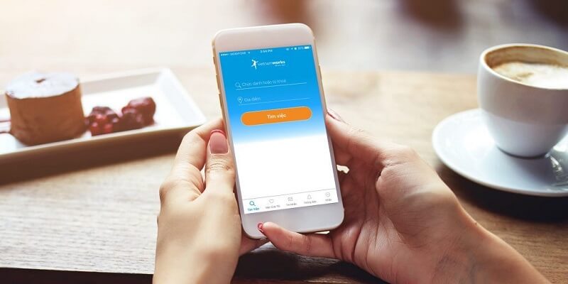 Tìm kiếm việc làm thông qua ứng dụng di động